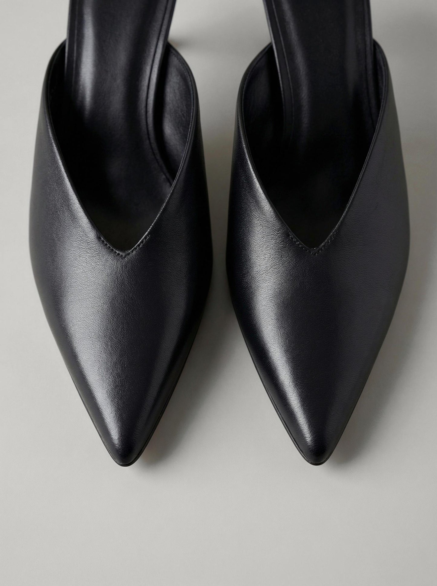 Capsule - Aveline Black