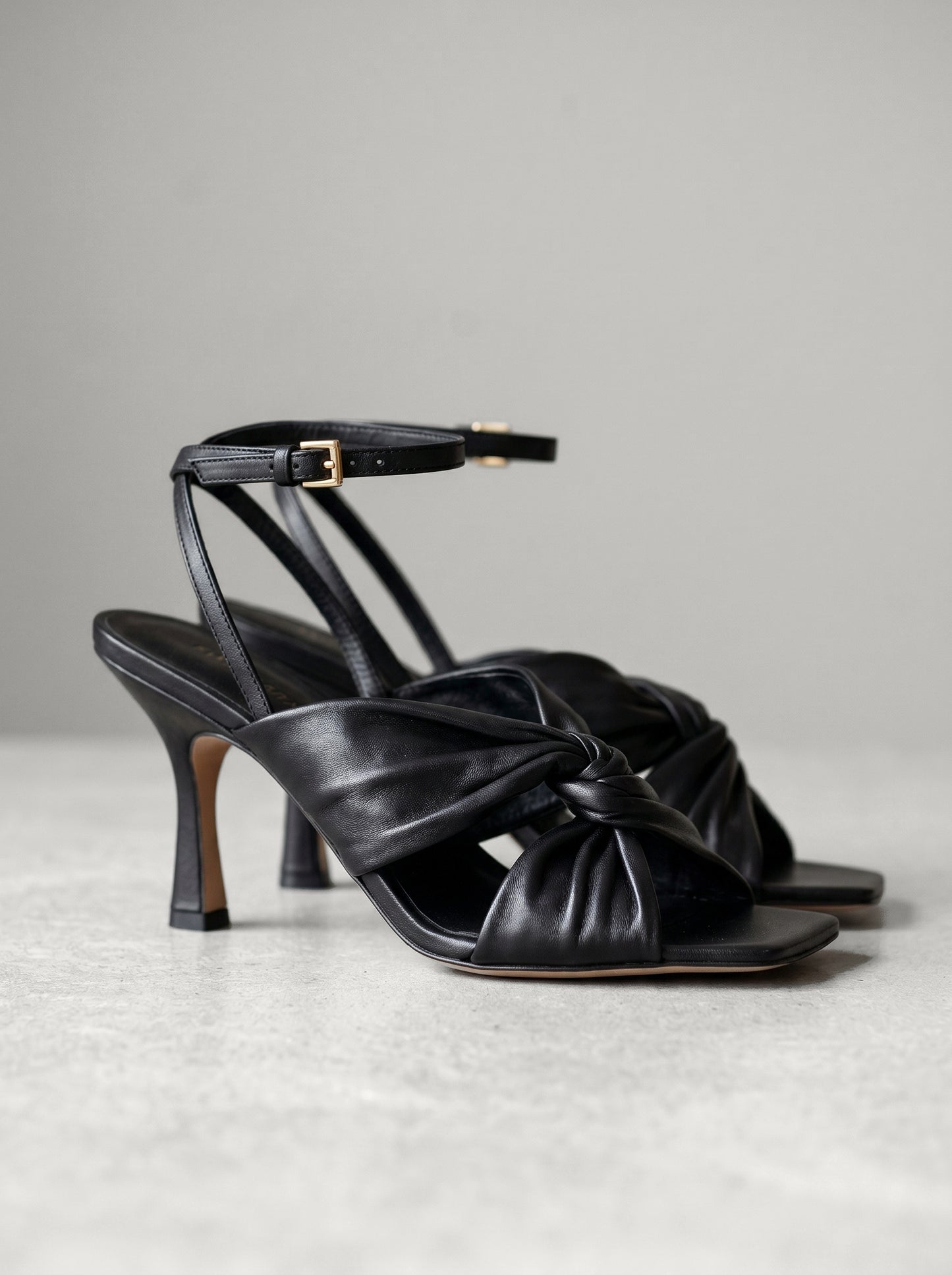 Capsule - Mirel Black