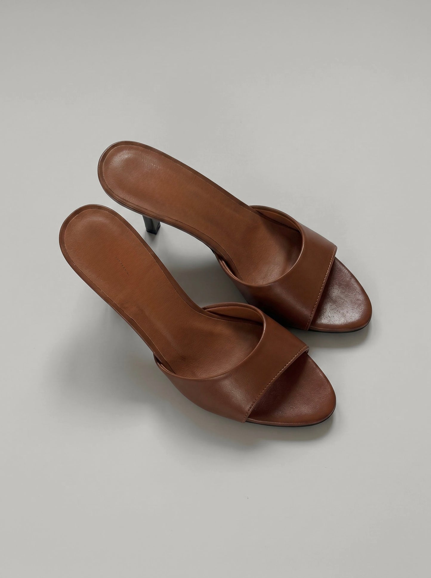 Pre-Order - Velma Caramel