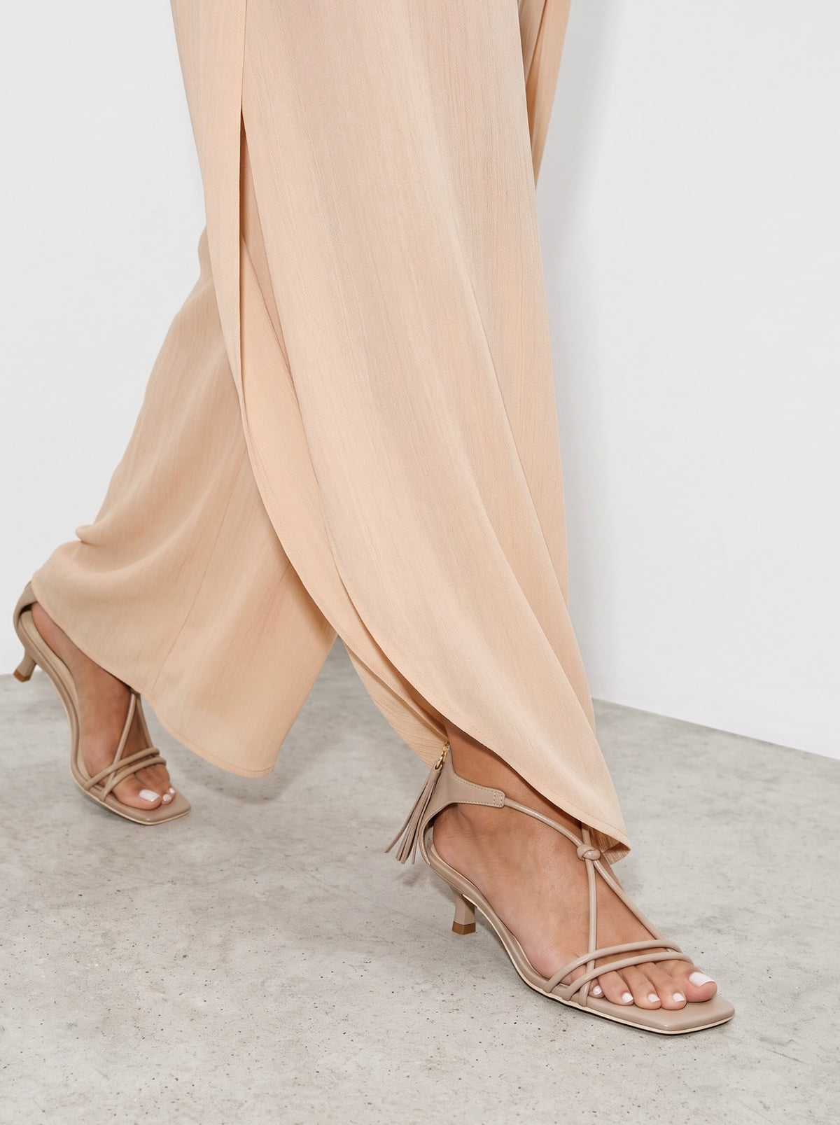 Vivia Nude