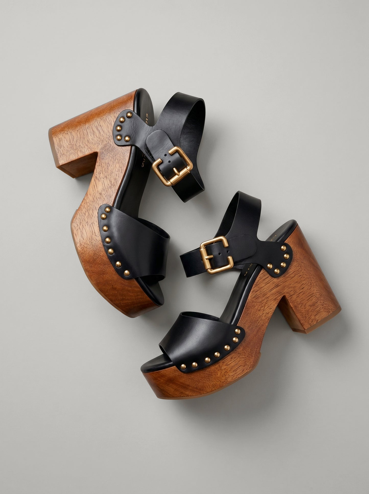 Capsule - Neomi Black
