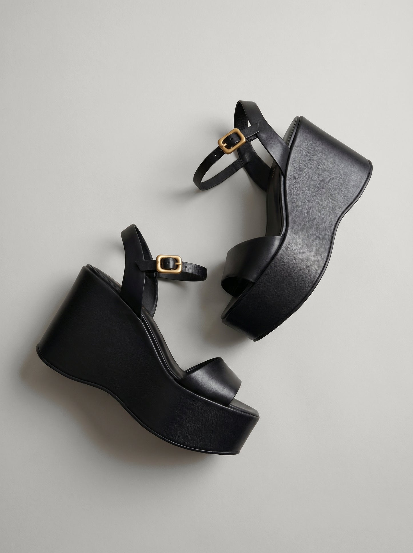 Capsule - Mia Black
