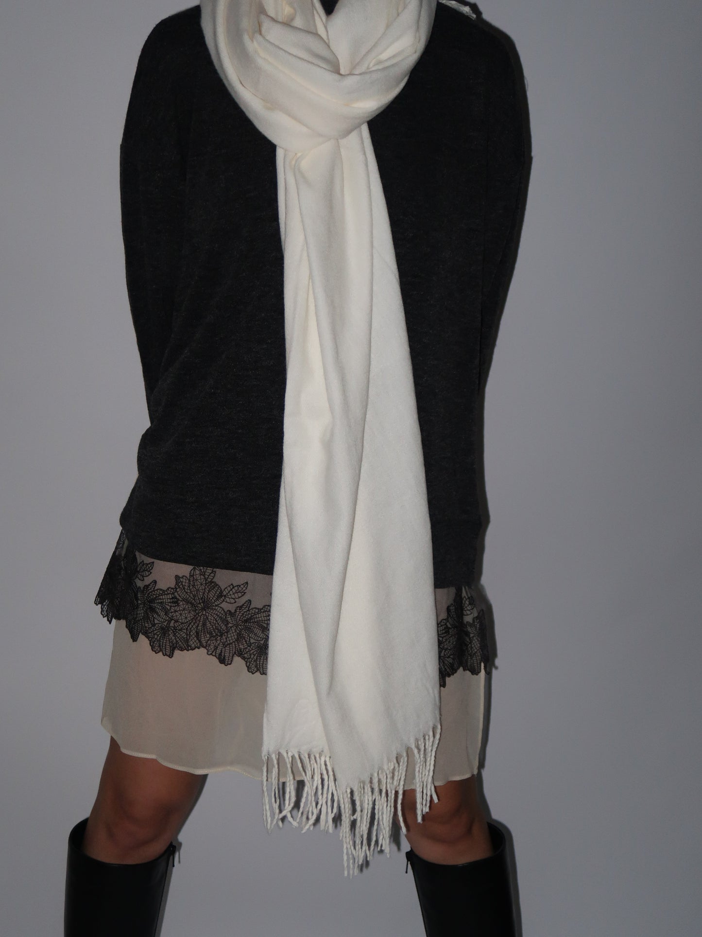 צעיף קרם חלק