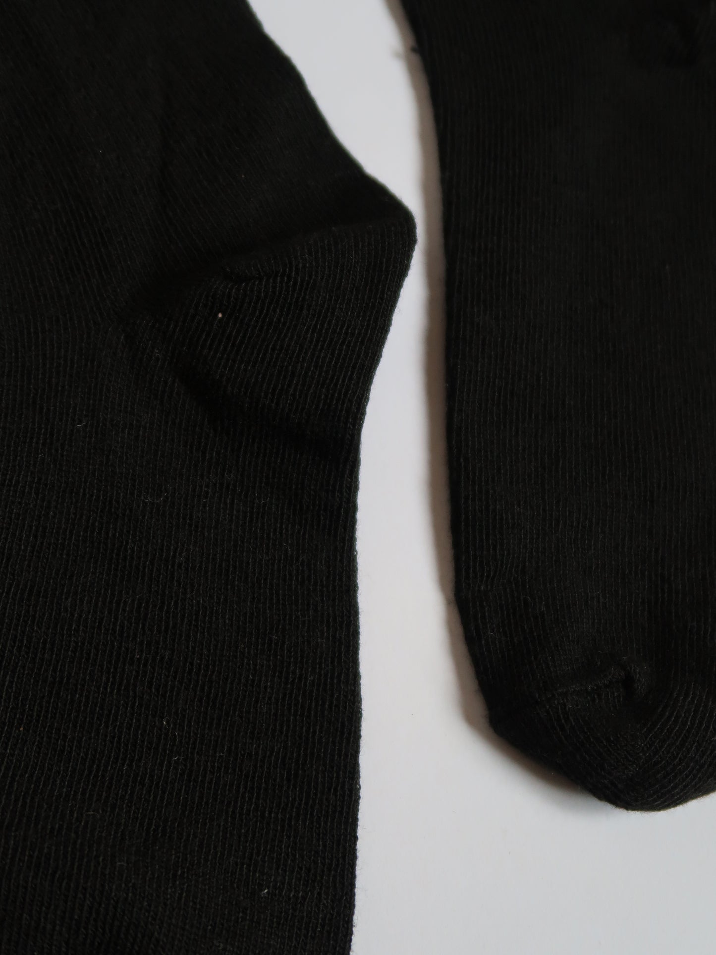 גרביים שחורים סיומת גלית