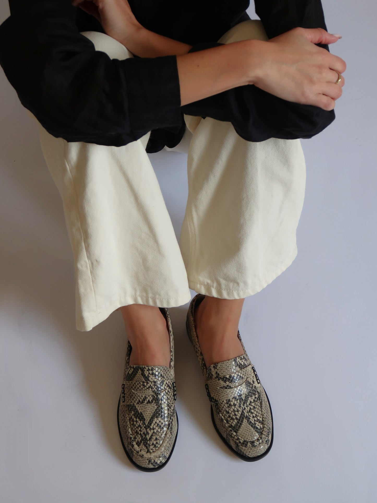 נעלי עור לנשים