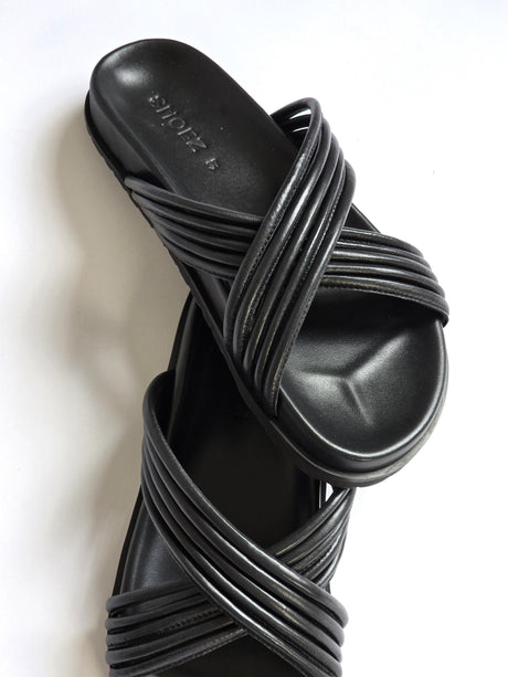 Tiara Black