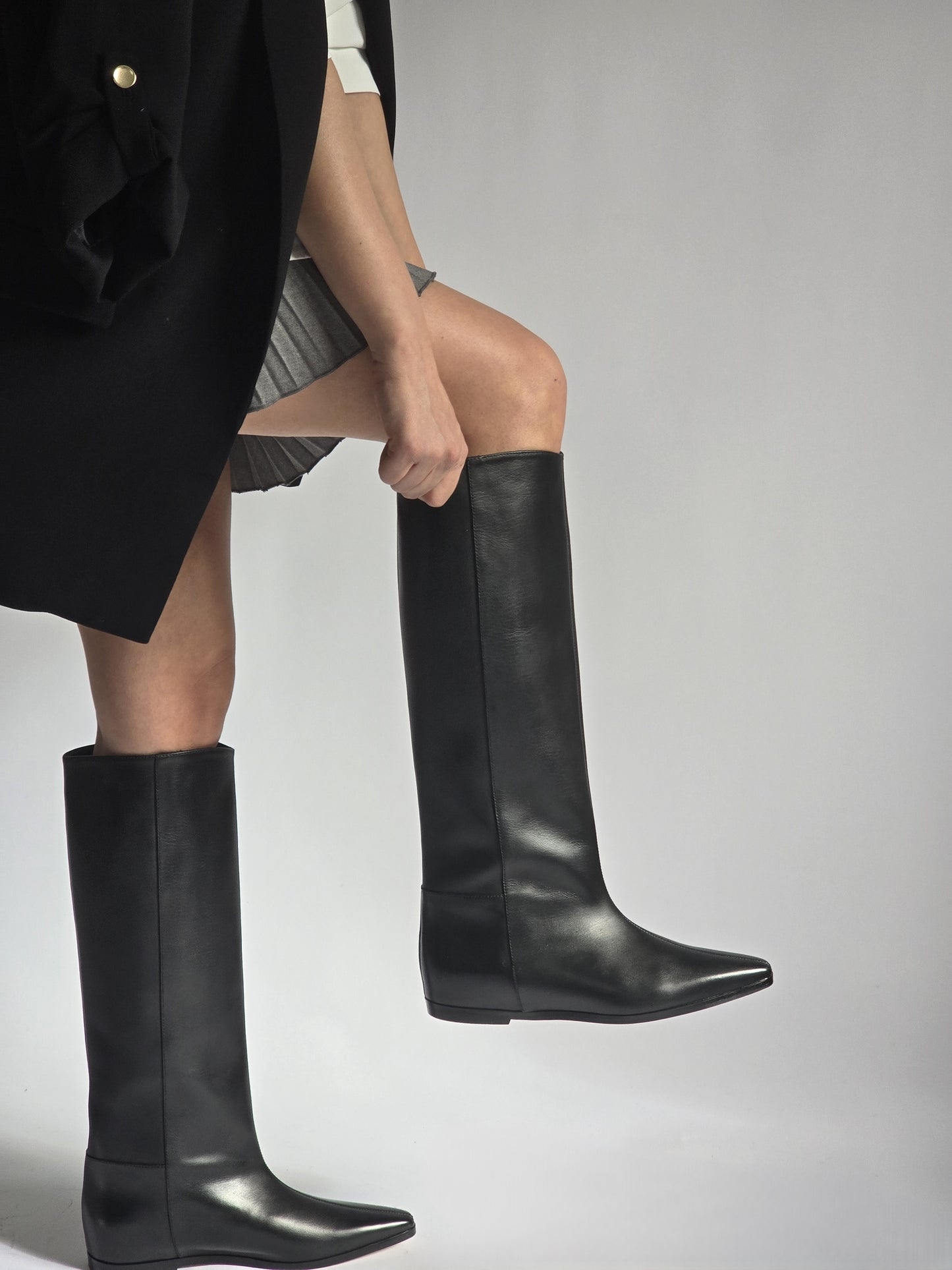 Capsule - Adriano Black