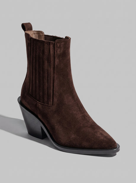 Firenze Dark Brown - מגפון צ'לסי מזמש בחום כהה עם גומיית צד מפוספסת, לולאת משיכה, חרטום מחודד ועקב רחב ומשופע.