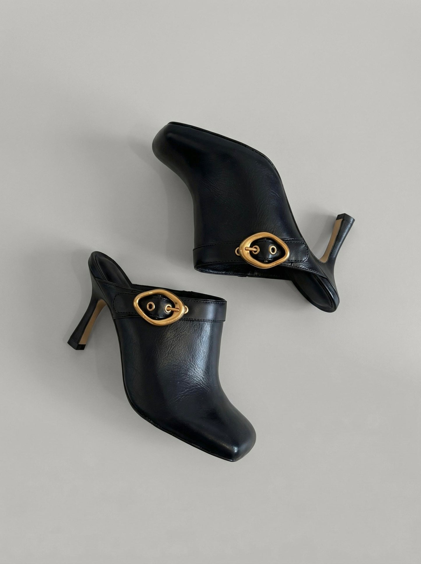 Capsule - Darlin Black