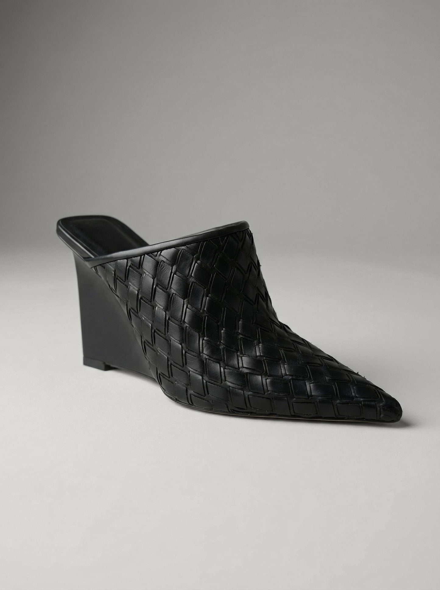 Capsule - Spenser Black