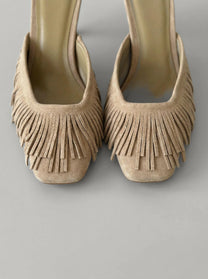 Capsule - Johana Camel