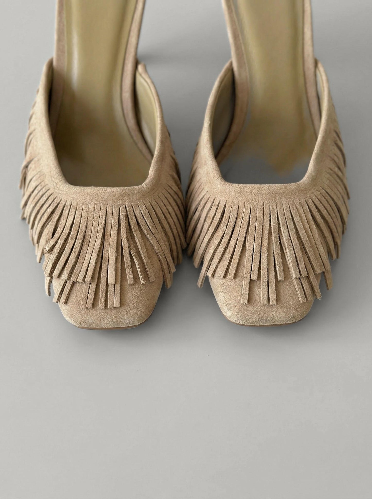 Capsule - Johana Camel