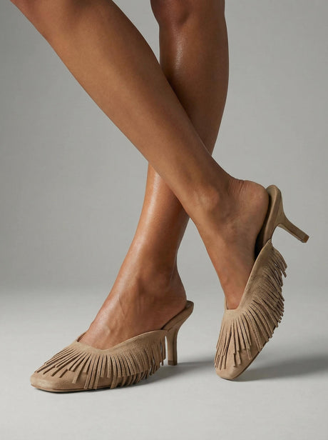 Capsule - Johana Camel