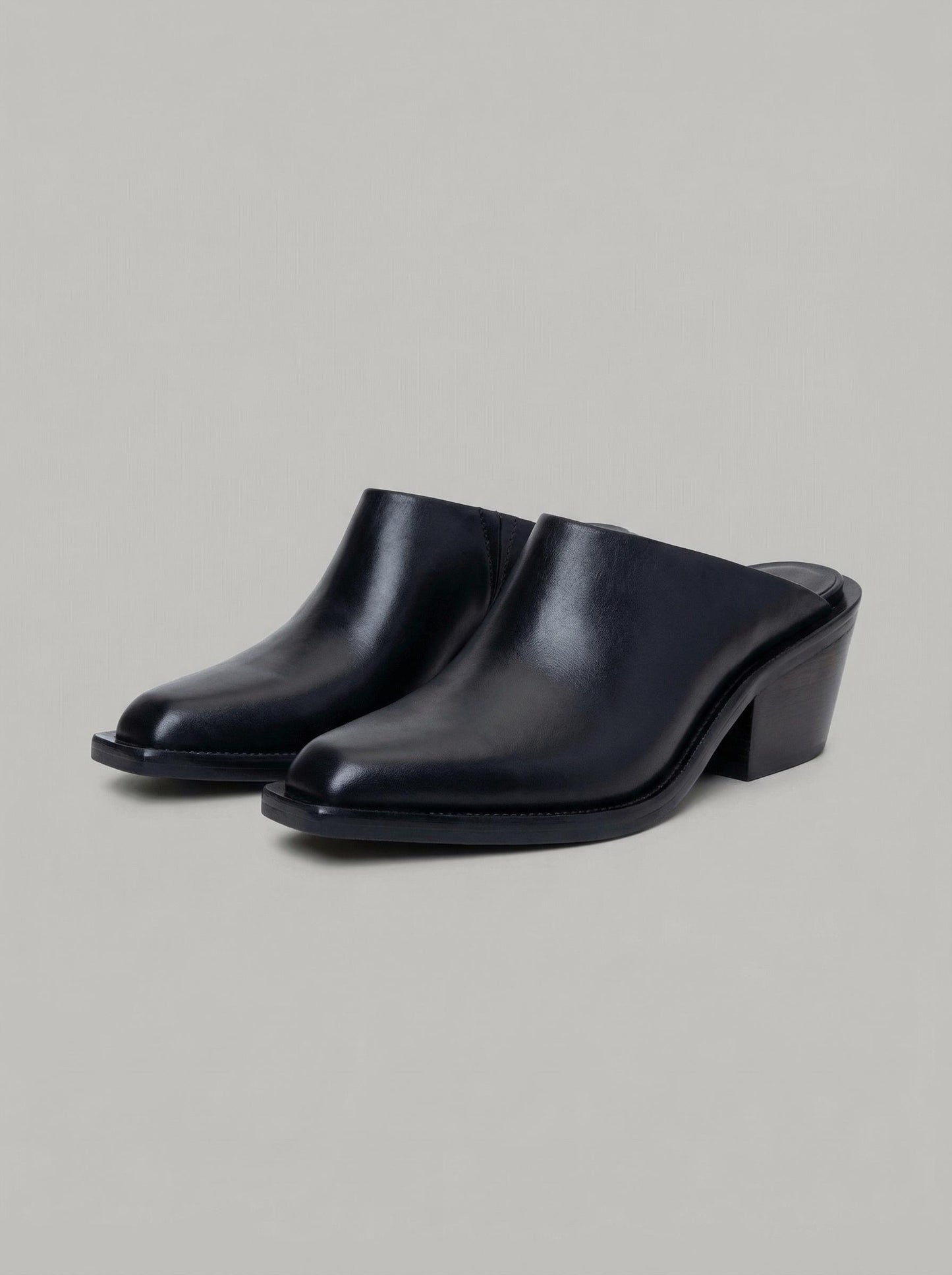 Capsule - Santana Black