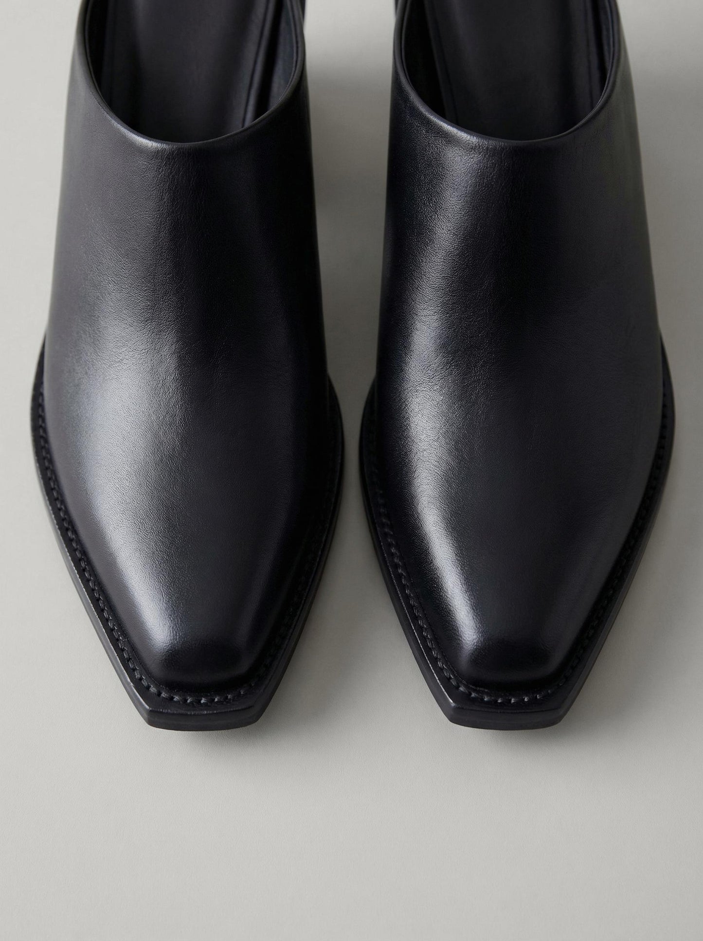 Capsule - Santana Black