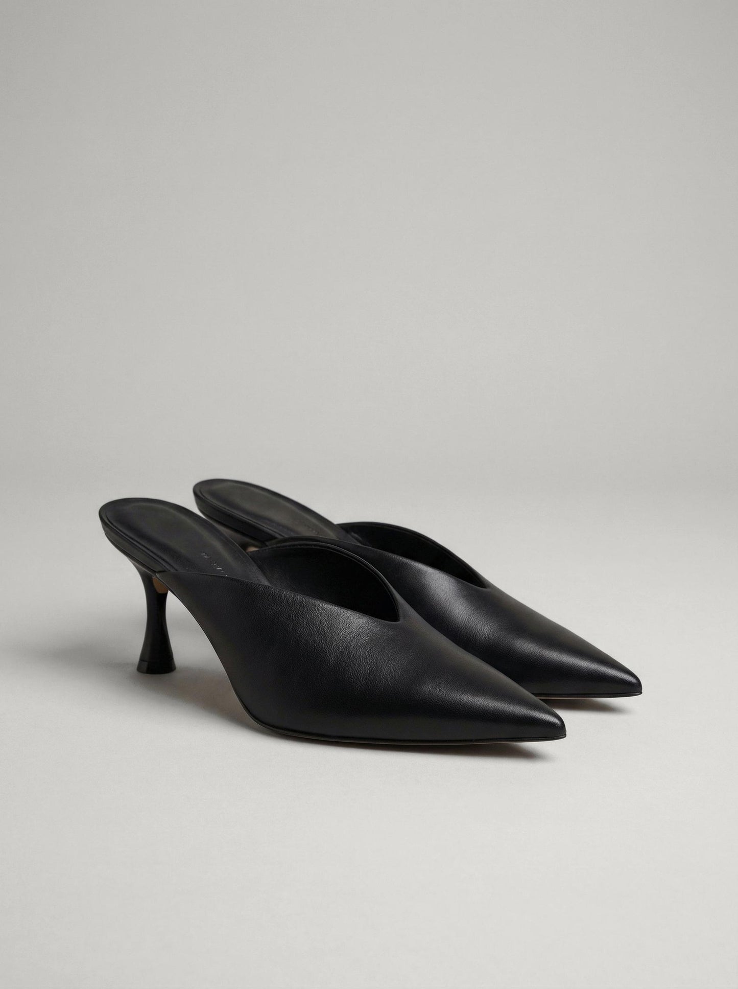 Capsule - Aveline Black