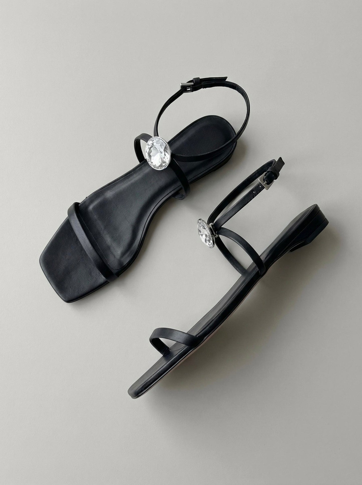 Capsule - Kaia Black