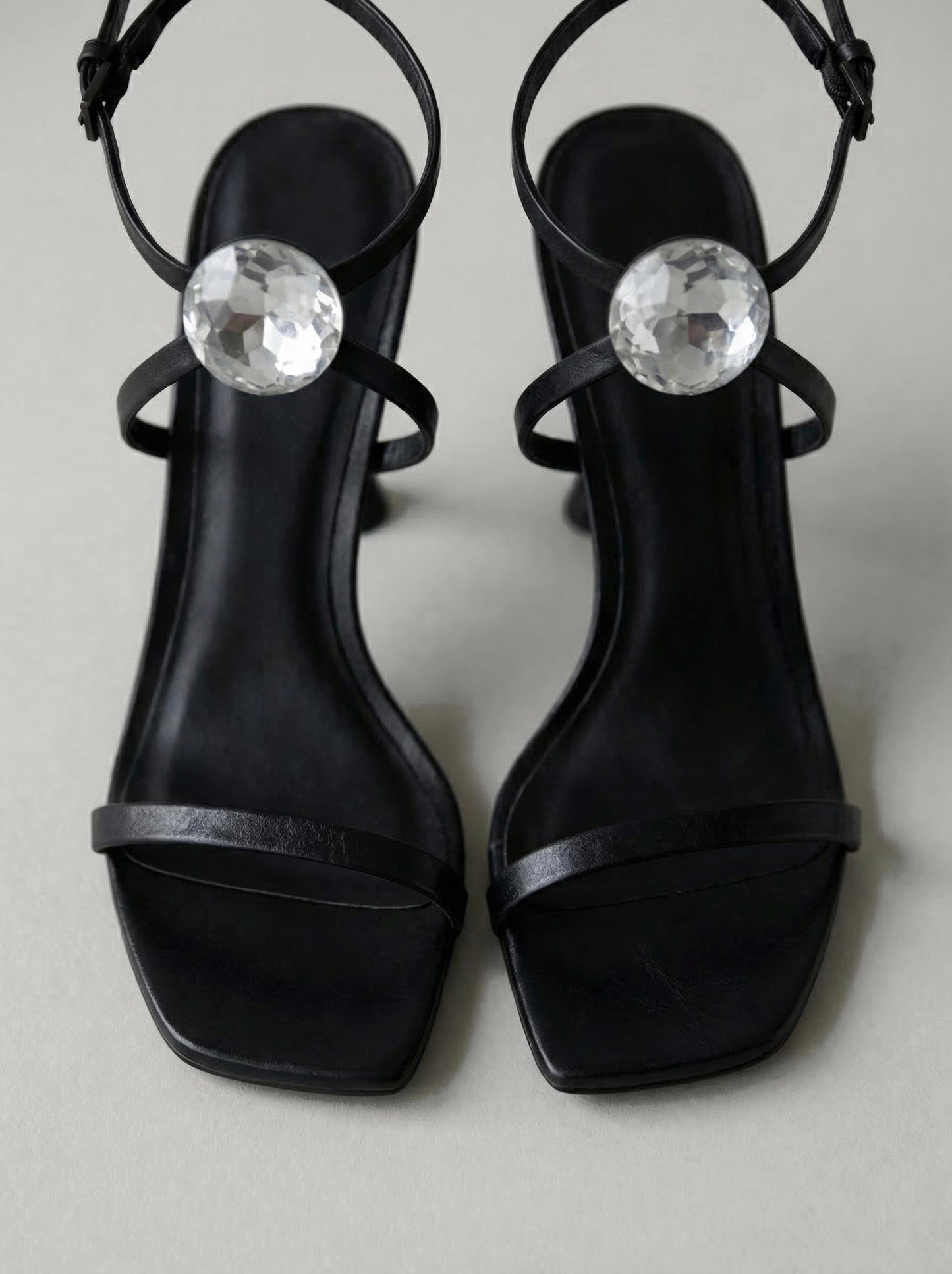 Capsule - Clari Black