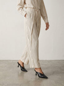 Capsule - Aveline Black