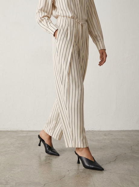 Capsule - Aveline Black