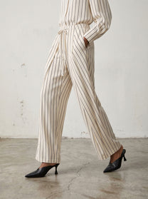 Capsule - Aveline Black