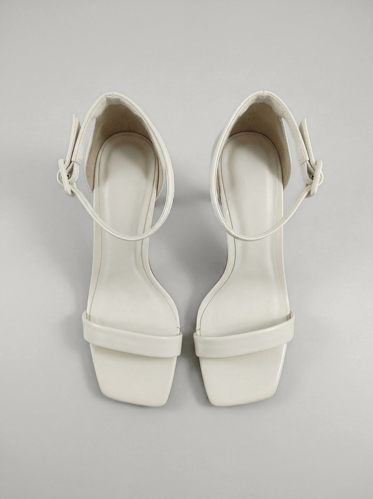 Capsule - Martina White