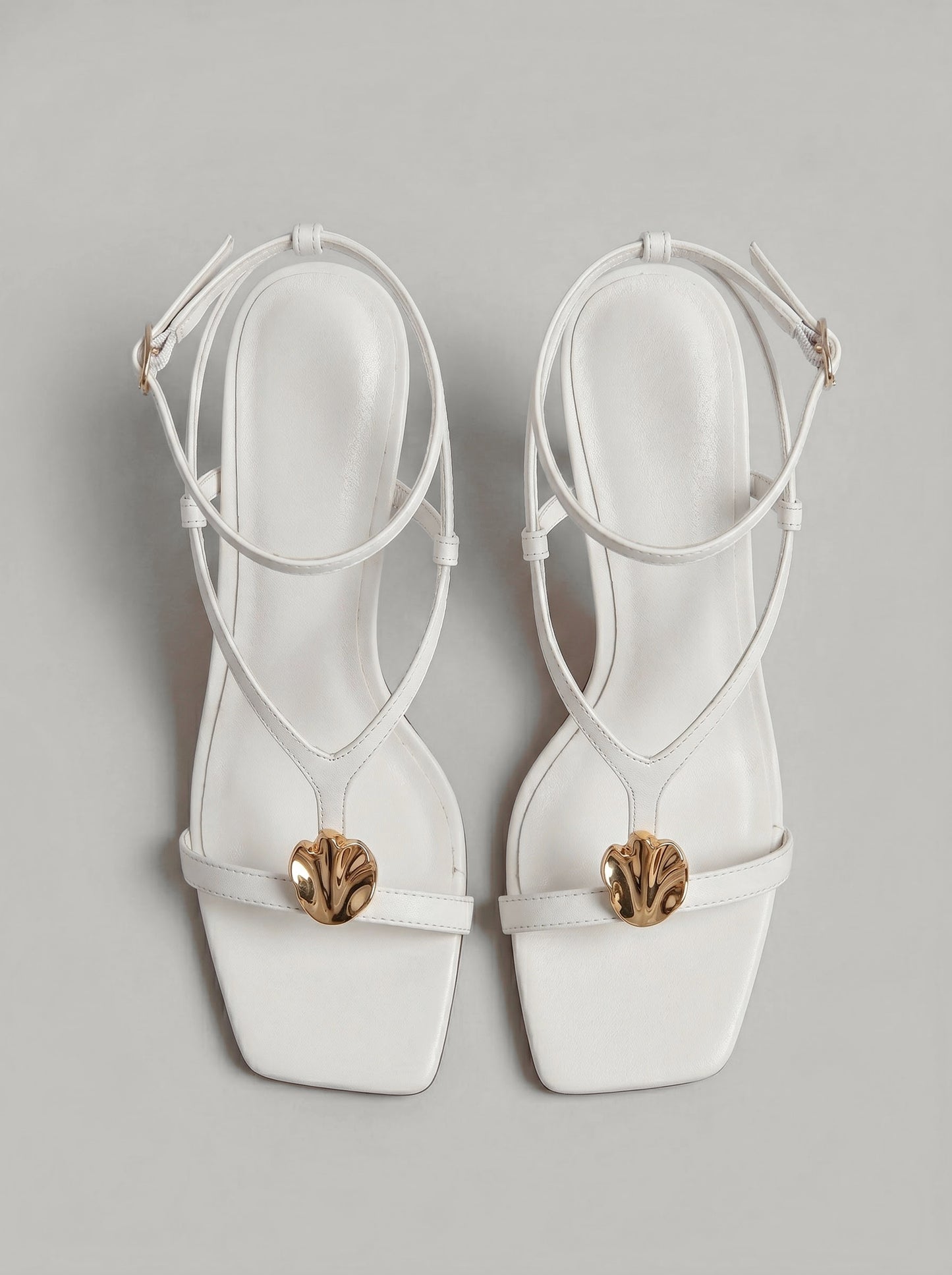 Capsule - Odette White