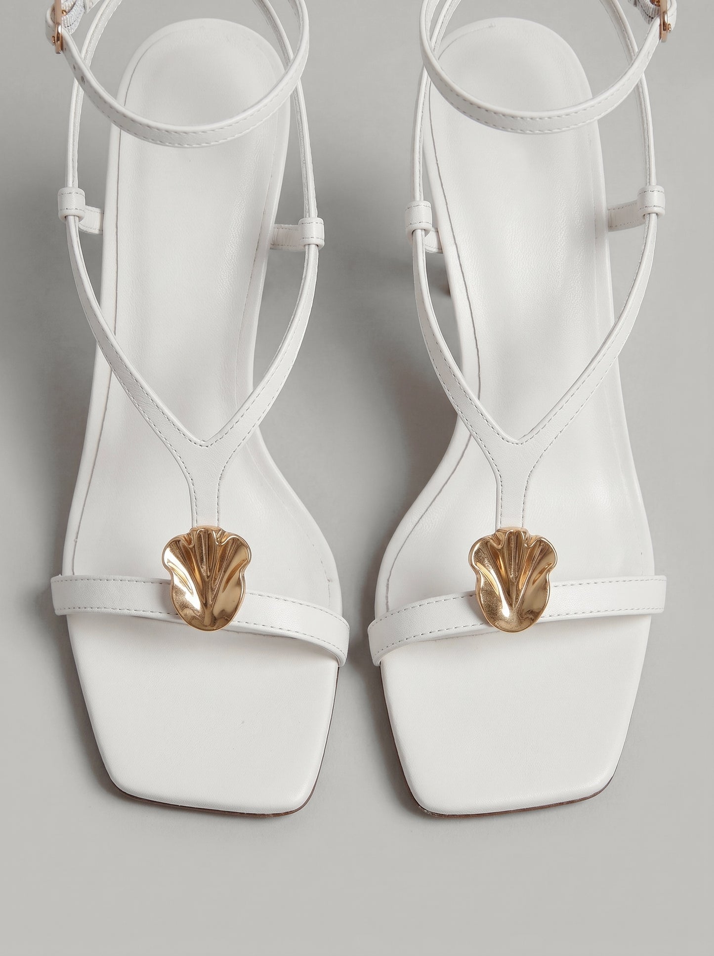 Capsule - Odette White