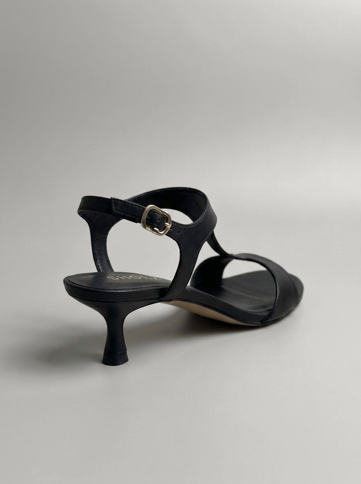 Capsule - Varena Black