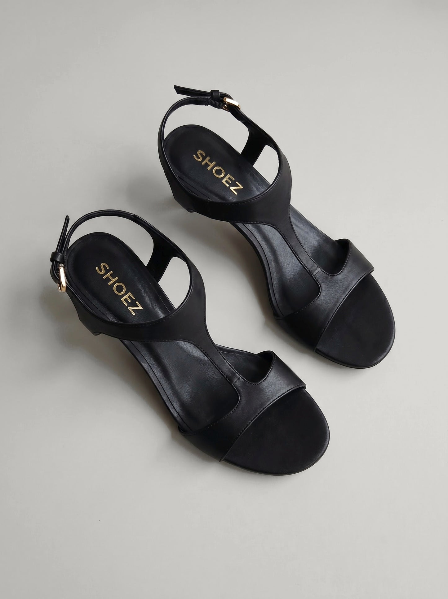 Capsule - Varena Black