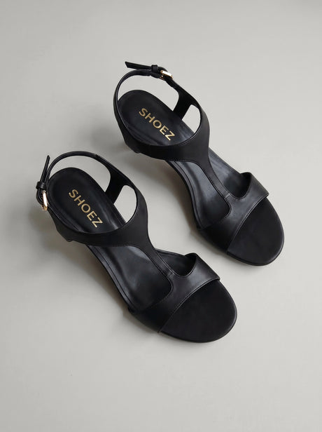 Capsule - Varena Black