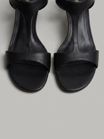 Capsule - Varena Black