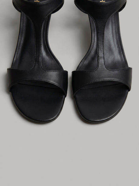 Capsule - Varena Black