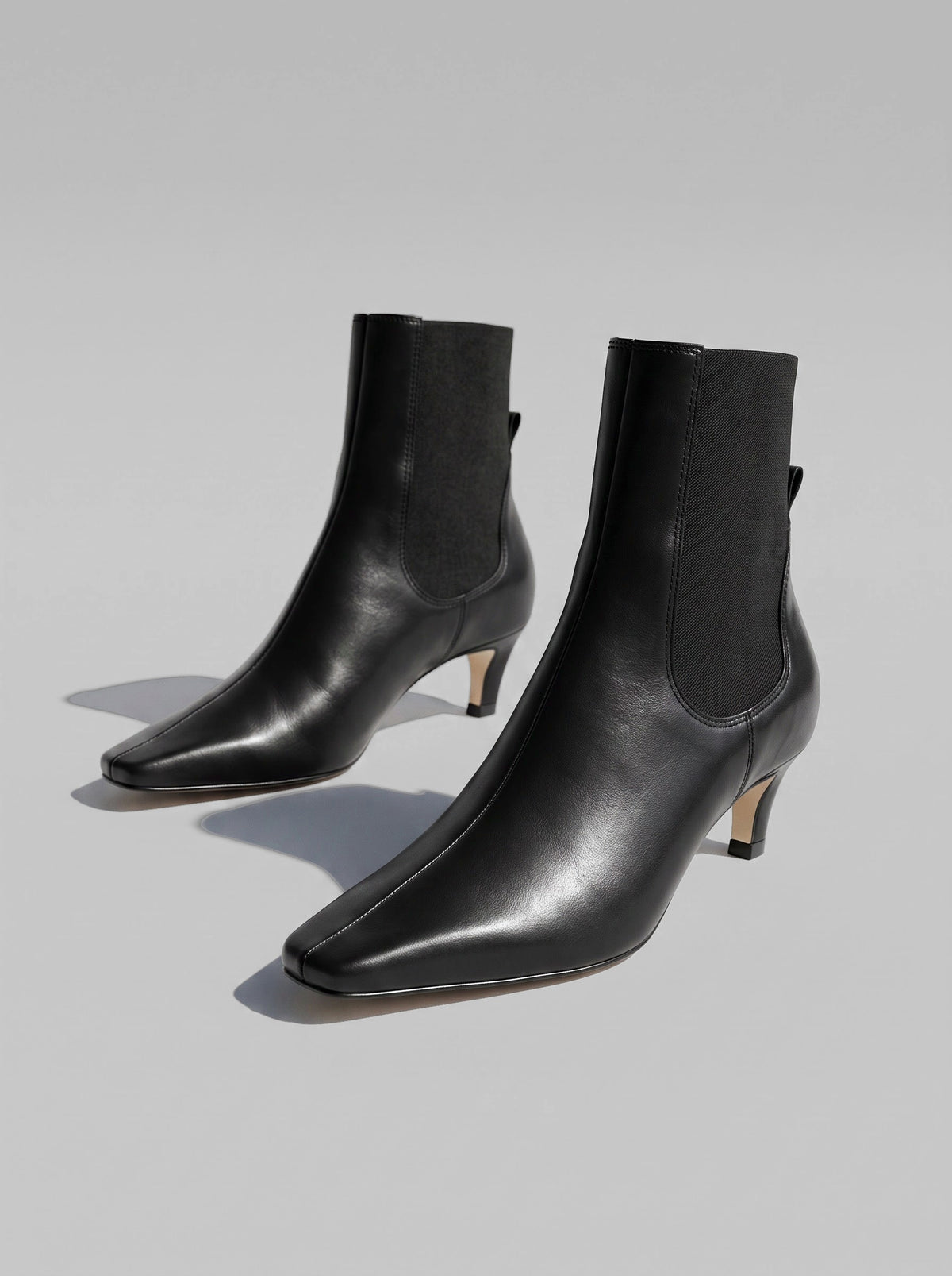 Capsule - Mavra Black