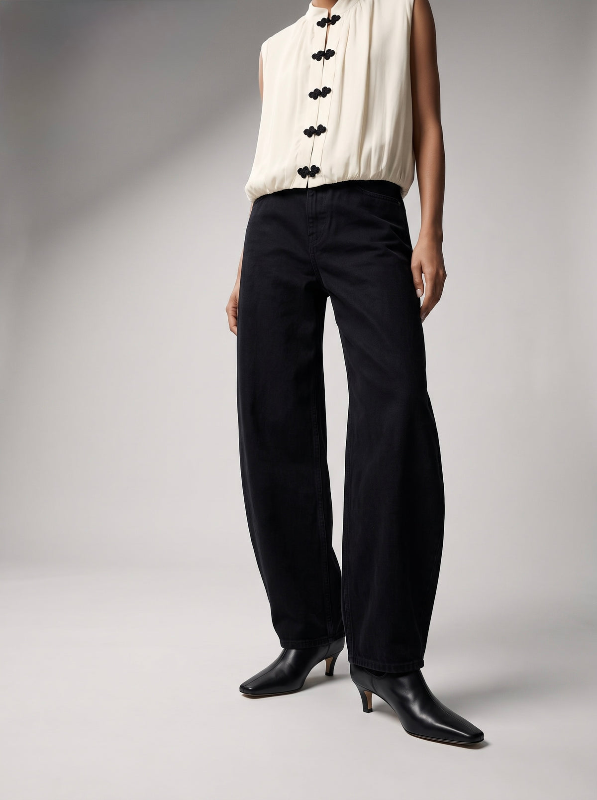Capsule - Mavra Black