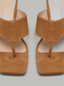 Nerina Camel