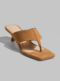 Nerina Camel