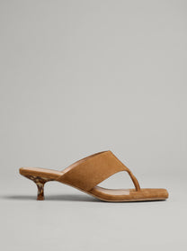 Nerina Camel