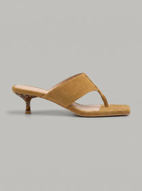 Nerina Camel