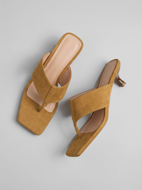 Nerina Camel