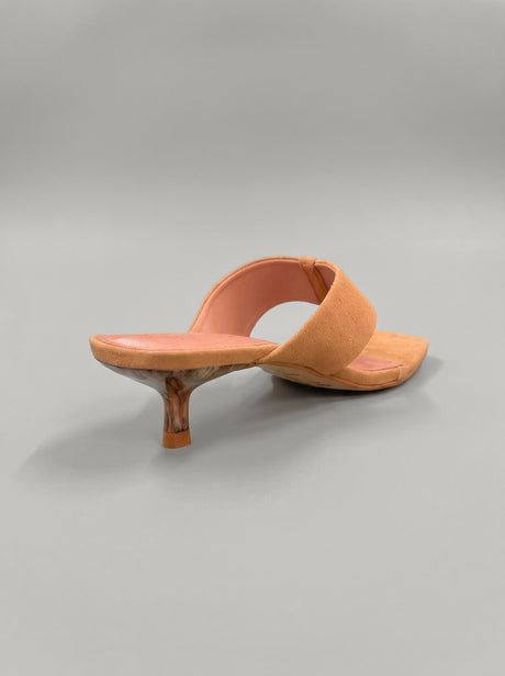 Nerina Camel