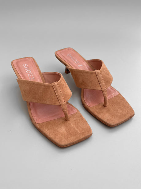 Nerina Camel