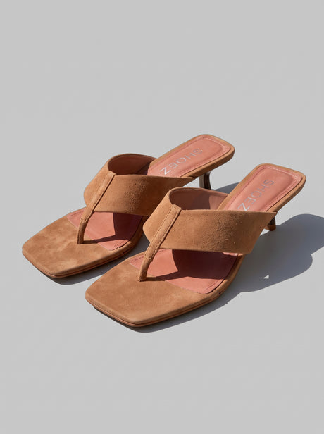 Nerina Camel