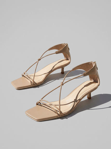 Vivia Nude
