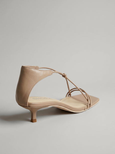 Vivia Nude