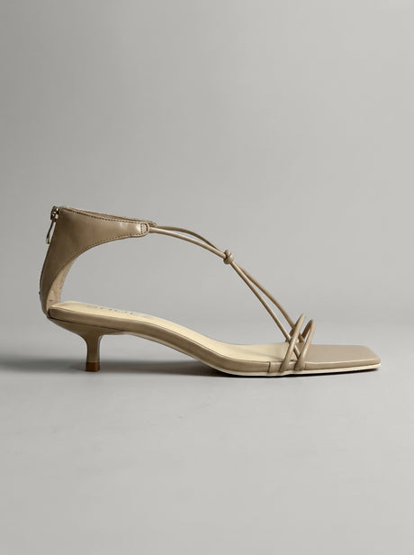 Vivia Nude