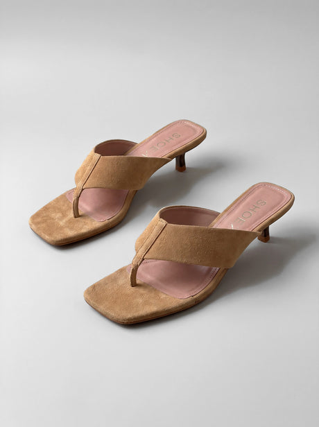 Nerina Camel