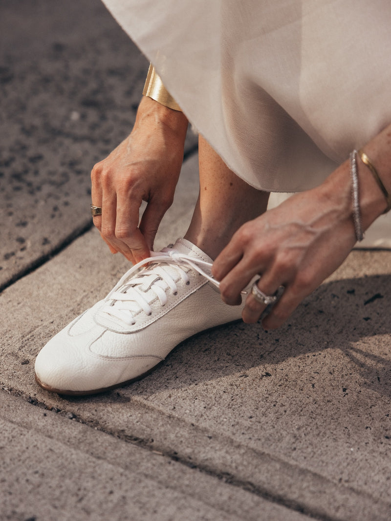 נעליים לבנות לנשים