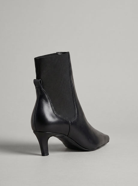 Capsule - Mavra Black