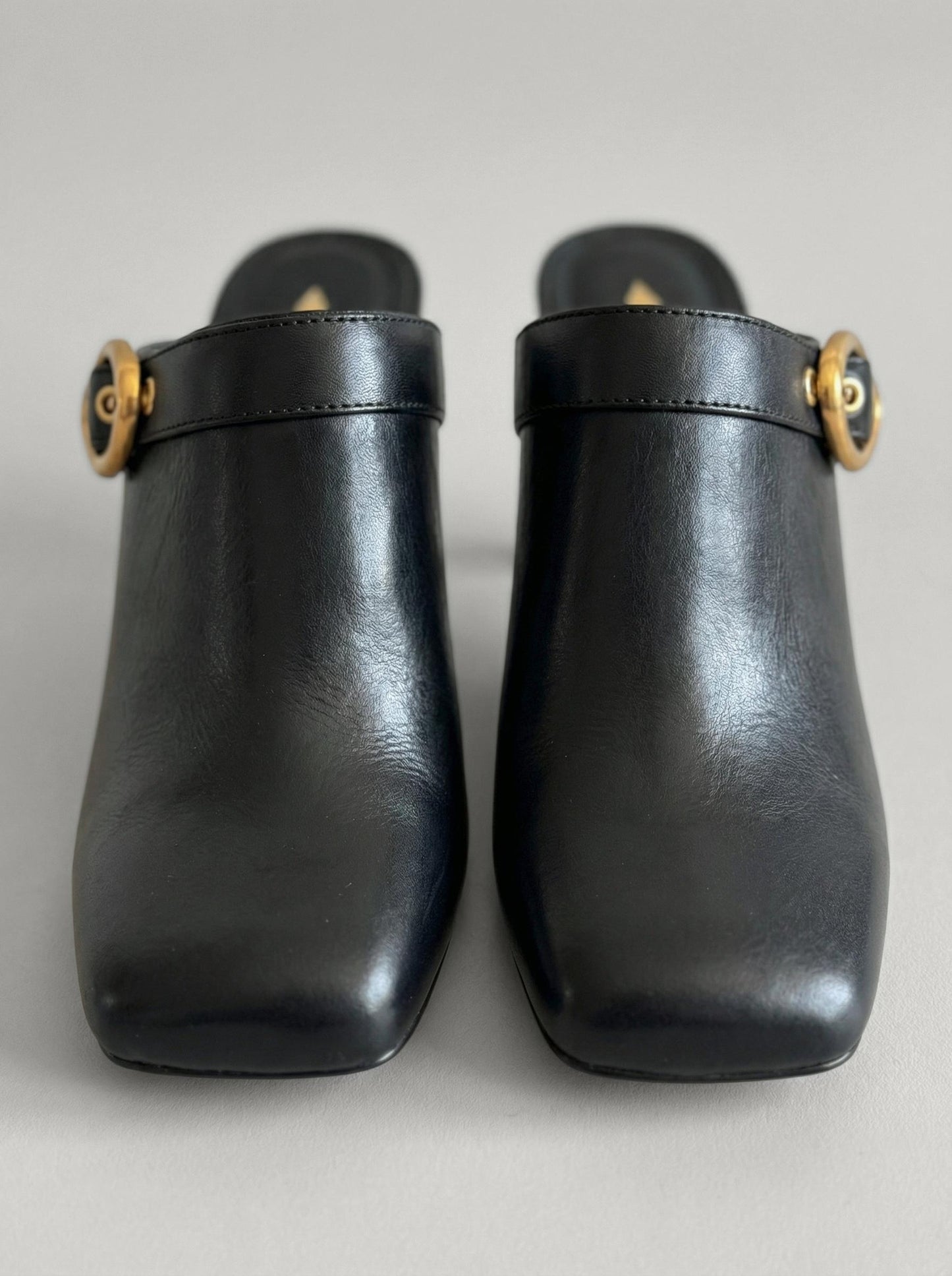 Capsule - Darlin Black